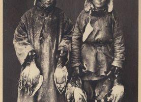 Бурятские охотники, торгующие дичью в Чите